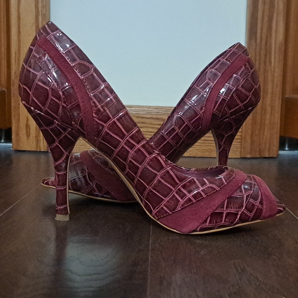 White House Black Market heels, size 7.5